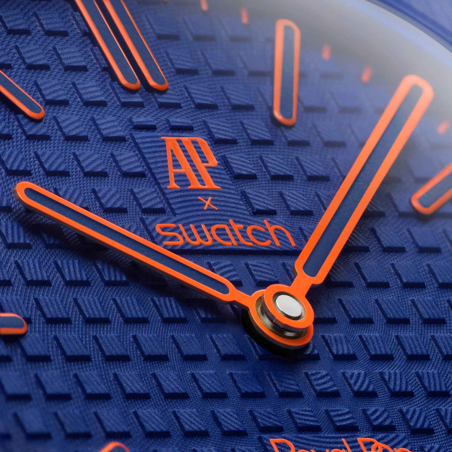 Orange Bee | 1:1 Replica Edition